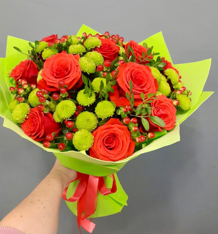 Букет цветов из: Хризантемы и Розы в Калевале