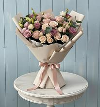 Букет цветов из:  Розы и Лизиантусы в Калевале