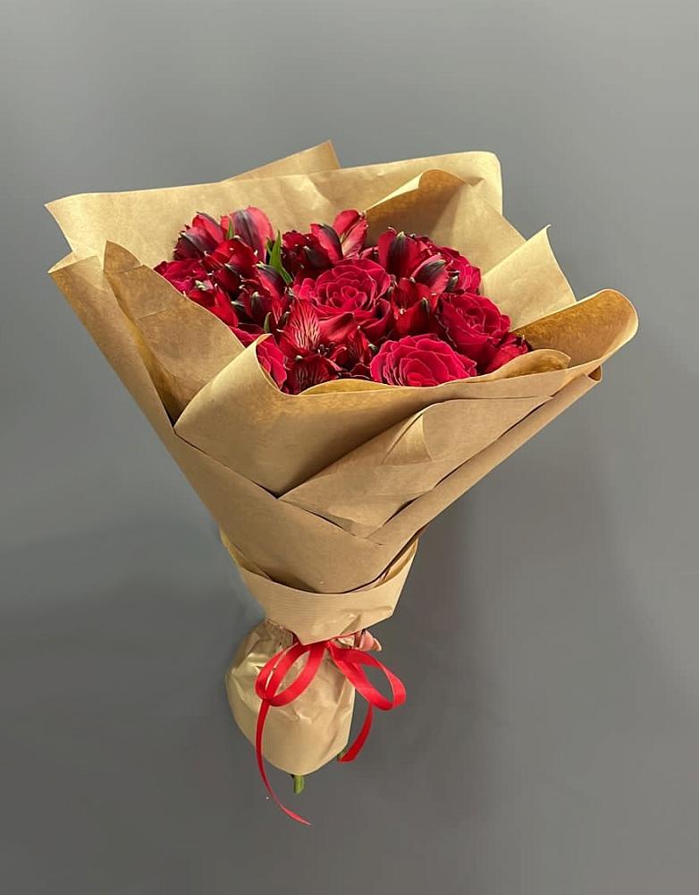 Букет цветов из: Альстромерии и Розы в Калевале