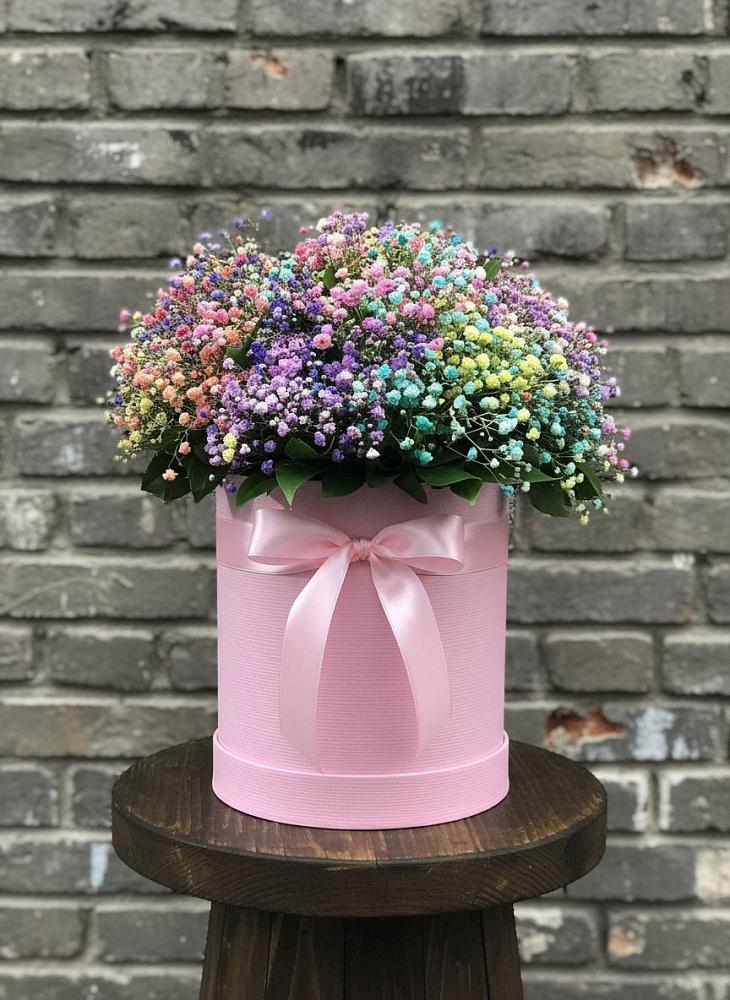 Цветочная композиция из Гипсофила и Розы в шляпной коробке в Калевале