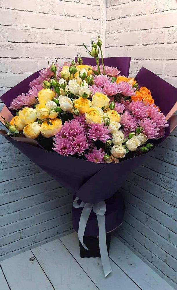 Букет цветов из: Хризантемы и Розы в Калевале