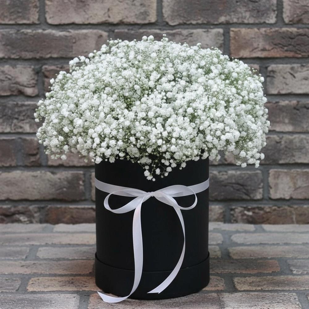 Цветочная композиция из Гипсофила в шляпной коробке в Калевале