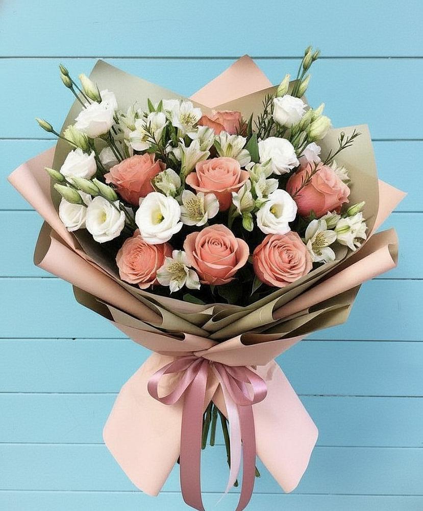 Букет цветов из: Розы, Альстромерии и Лизиантусы в Калевале