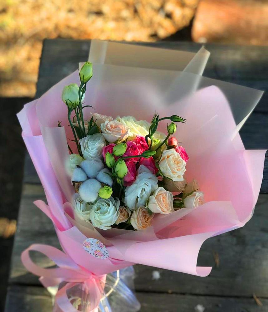 Букет цветов из: Розы и Лизиантусы в Калевале