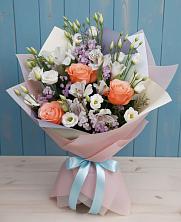 Букет цветов из:  Лизиантусы, Розы, Альстромерии и Гипсофила в Калевале