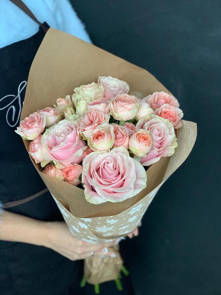 Букет цветов из: Хризантемы и Розы в Калевале