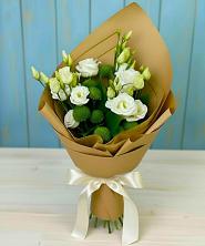 Букет цветов из:  Хризантемы и Лизиантусы в Калевале