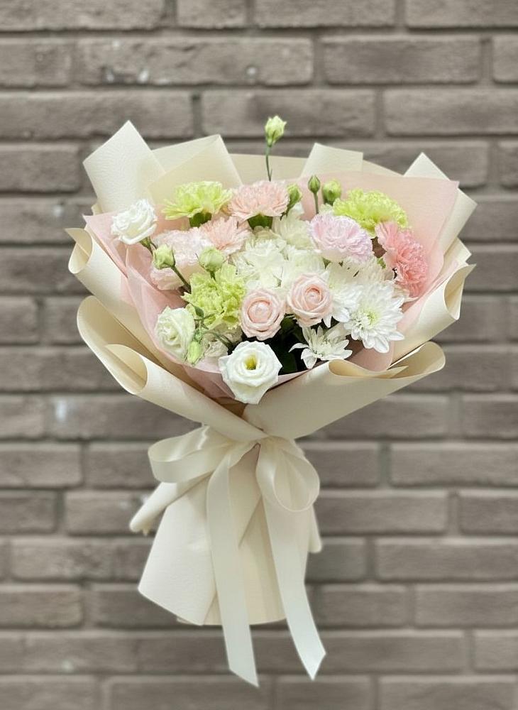 Букет цветов из: Гвоздики, Розы, Лизиантусы и Хризантемы в Калевале