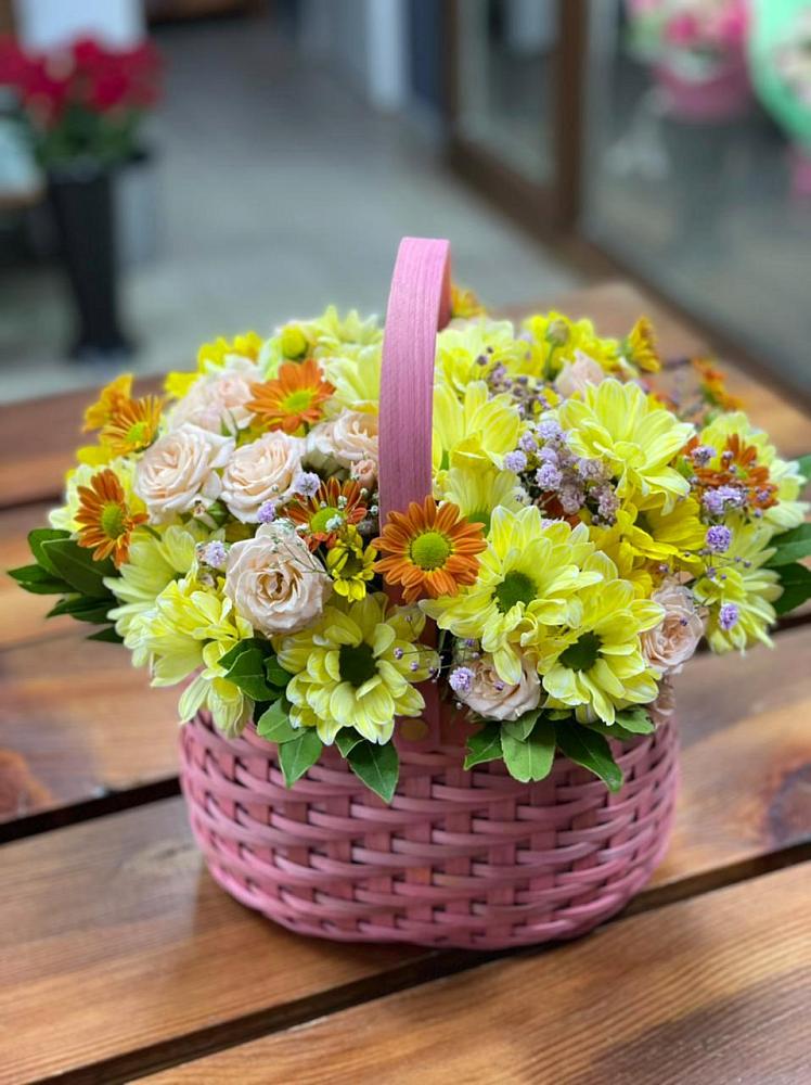Цветочная композиция из Хризантемы и Розы в корзине в Калевале