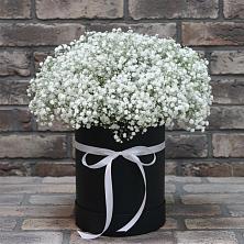 Цветочная композиция из Гипсофила в шляпной коробке в Калевале