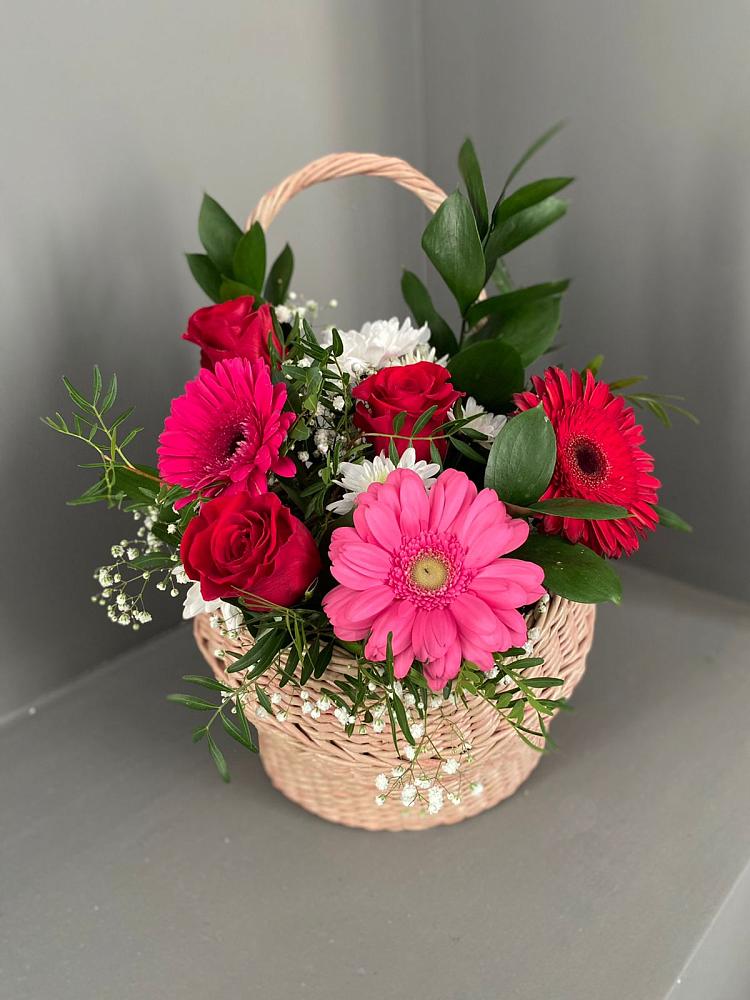 Цветочная композиция из Розы, Хризантемы и Герберы в корзине в Калевале