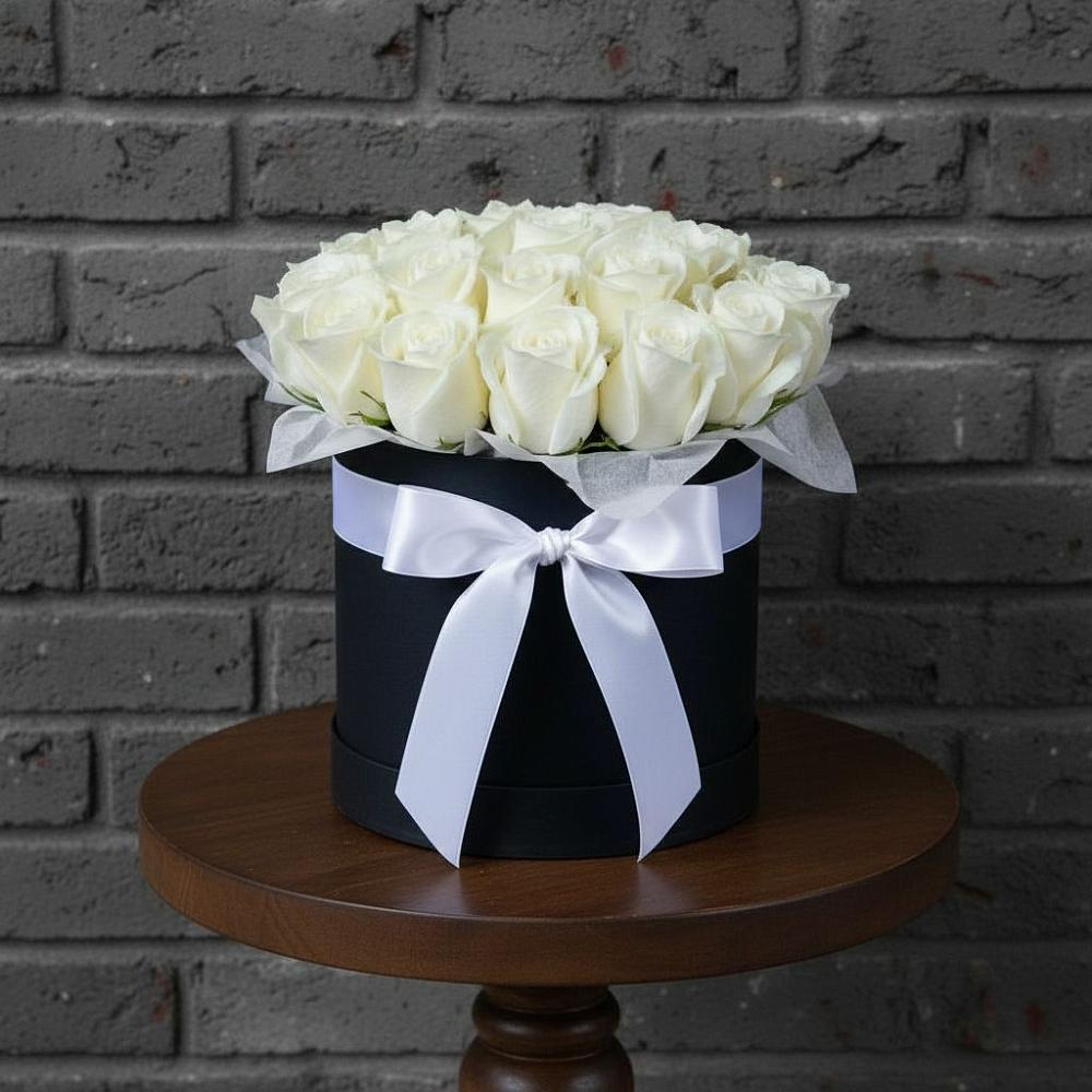 Цветочная композиция из Розы в шляпной коробке в Калевале