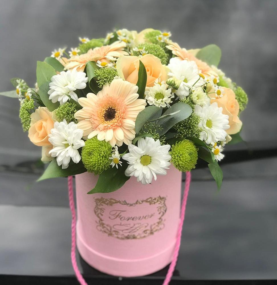 Цветочная композиция из Розы, Герберы и Хризантемы в шляпной коробке в Калевале