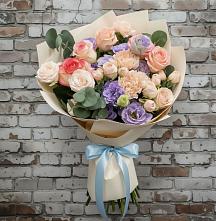 Букет цветов из:  Розы, Лизиантусы и Гвоздики в Калевале