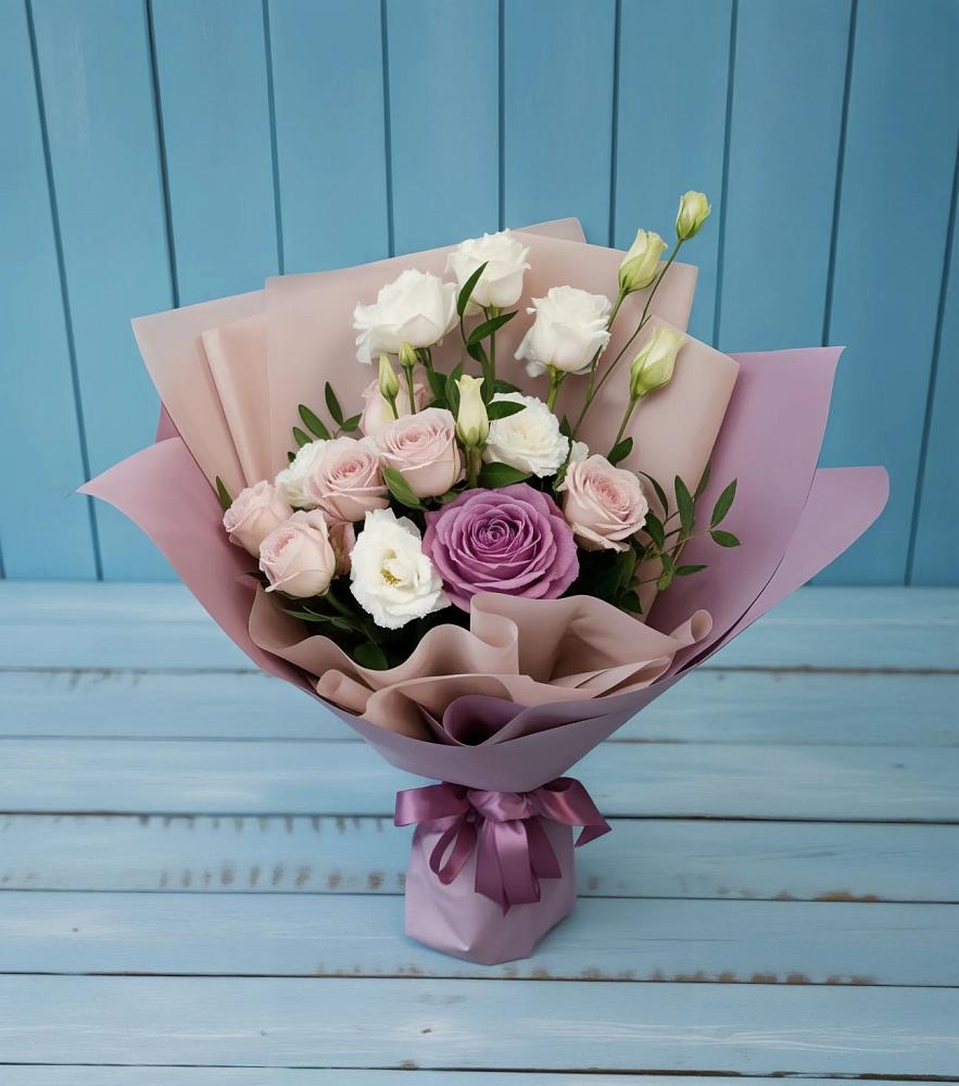 Букет цветов из: Розы и Лизиантусы в Калевале